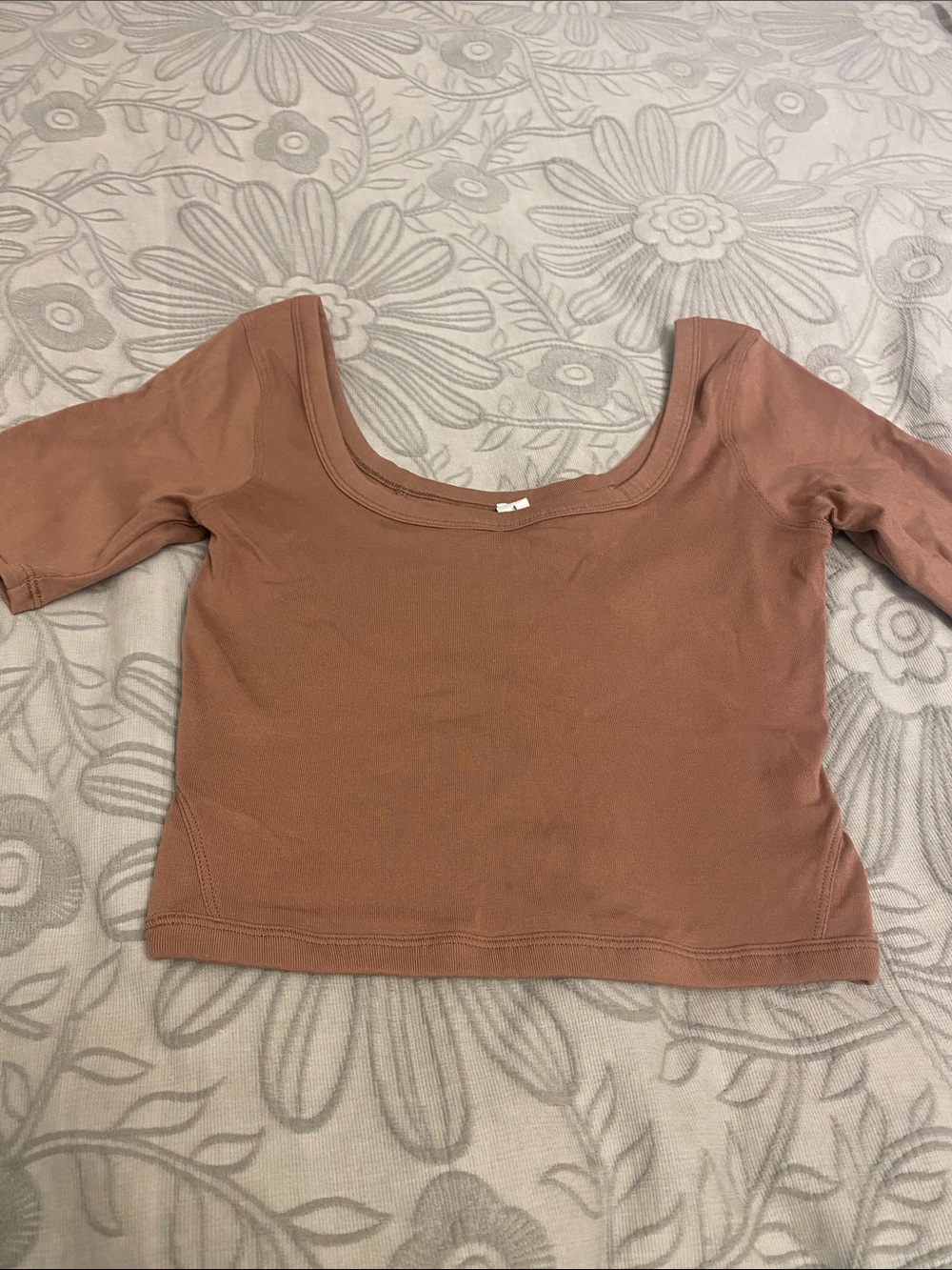 Lululemon 4 crop shirt